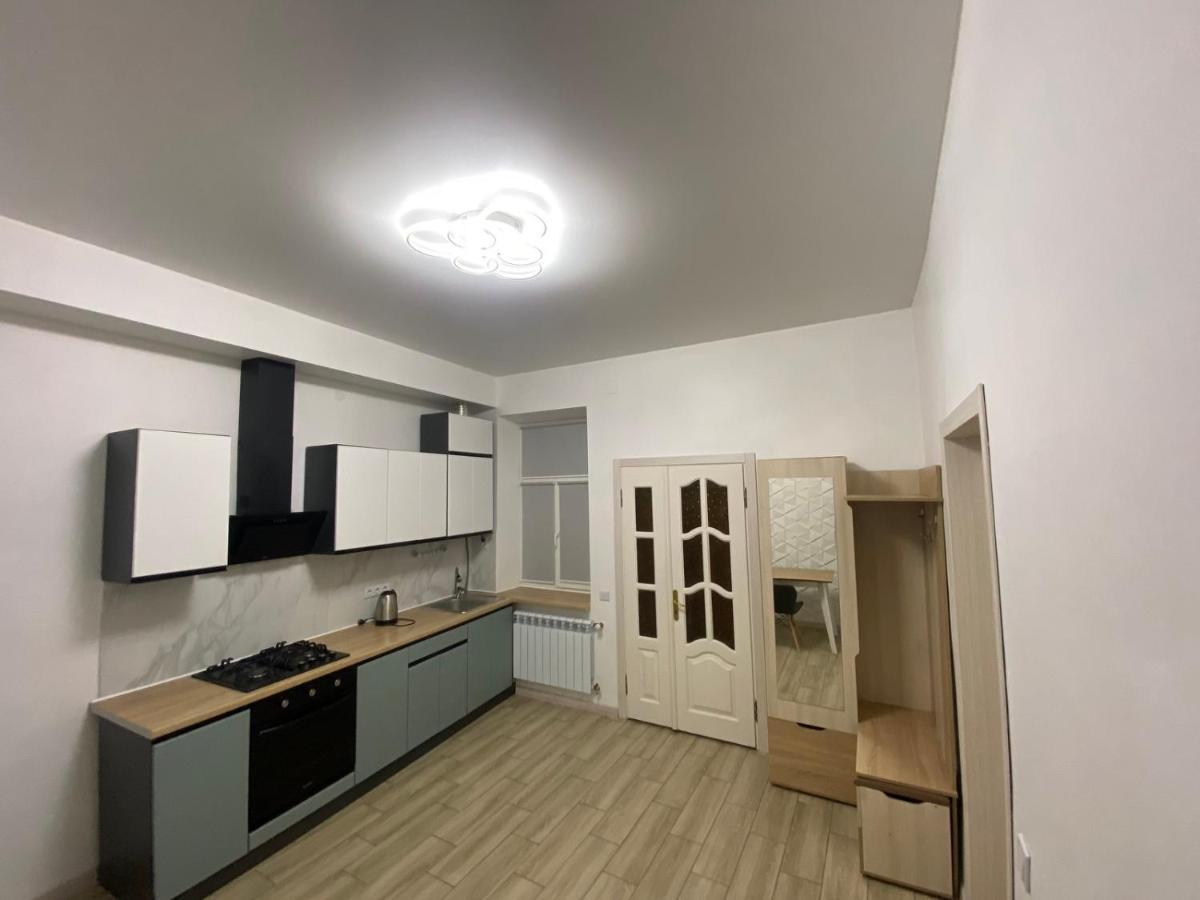 Vodna White Apartment Лвив Екстериор снимка